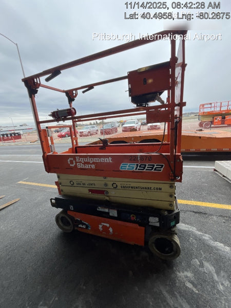 2022 JLG ES1932
