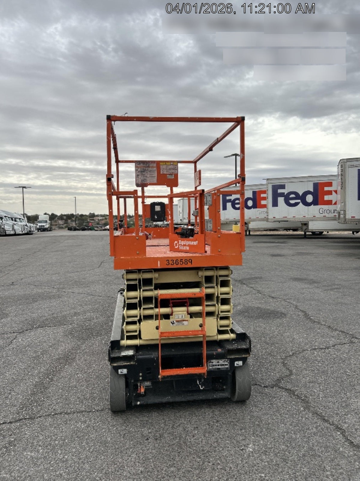 2023 JLG ES3246