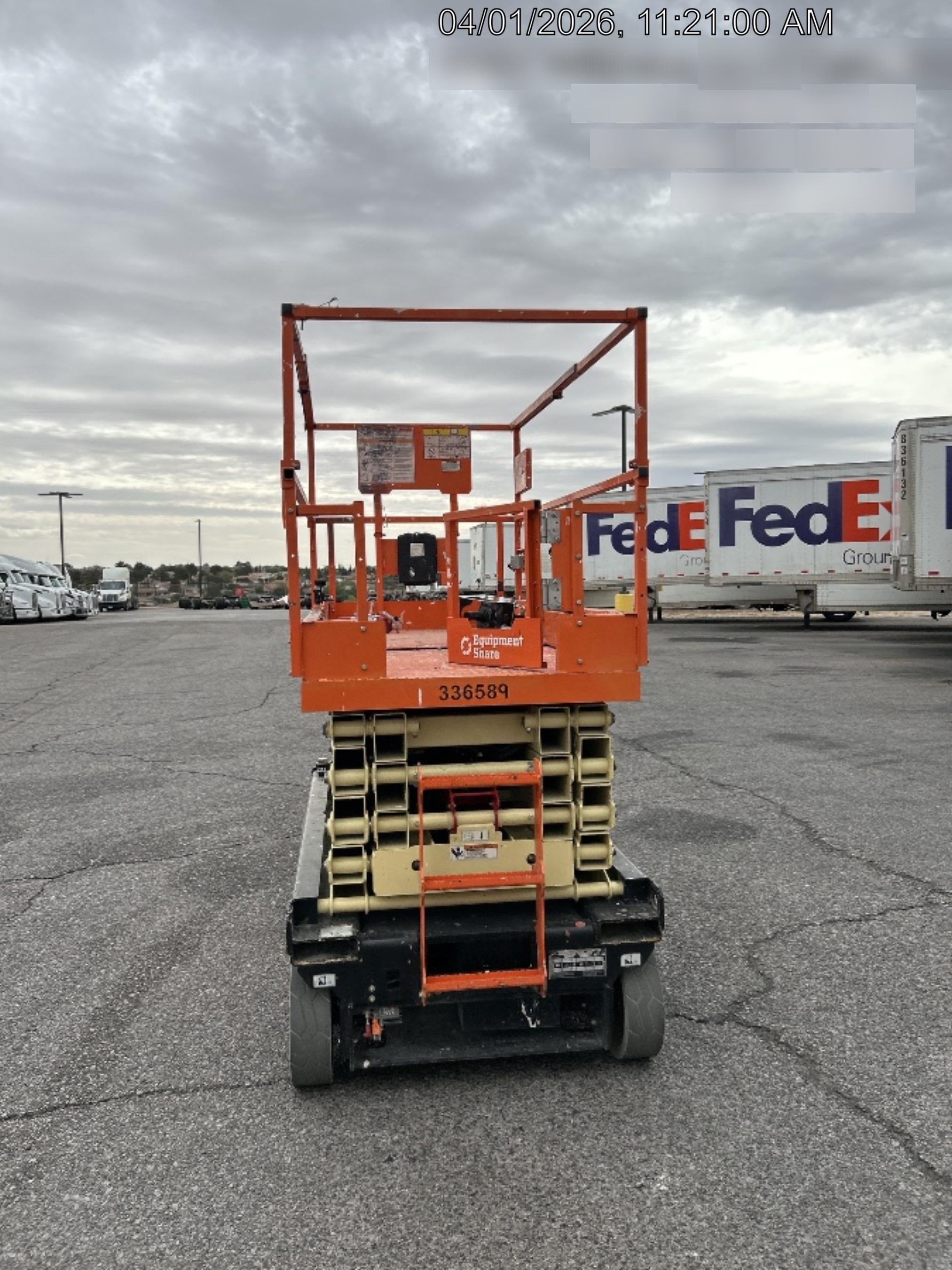 2023 JLG ES3246