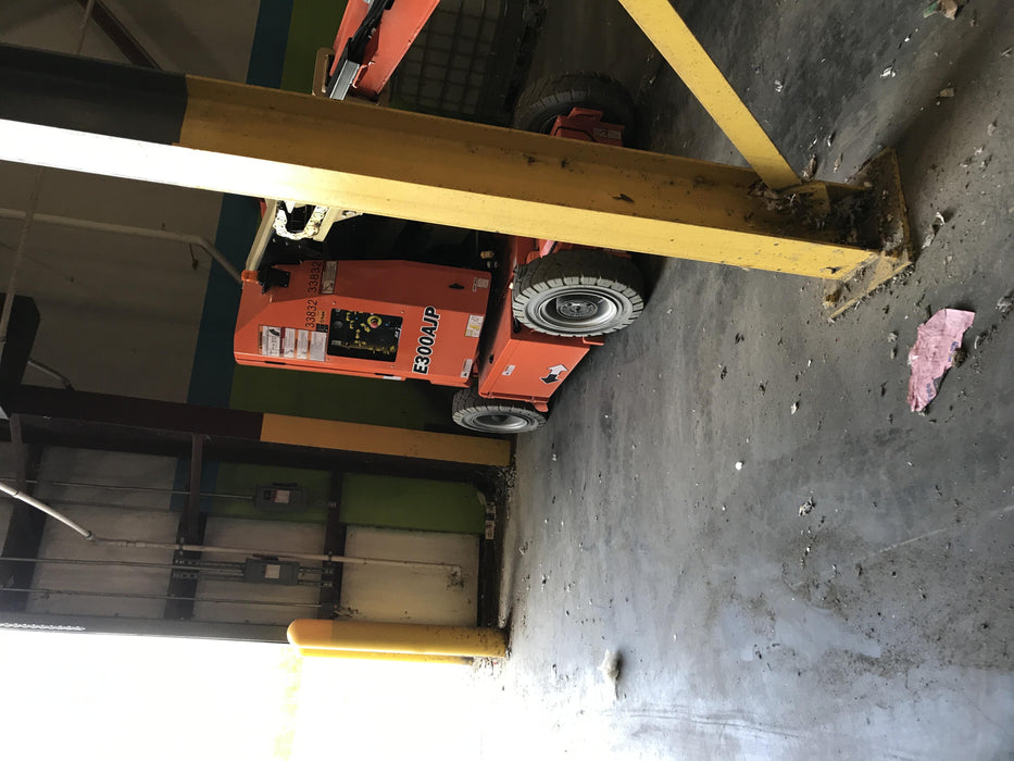 2019 JLG E300AJP