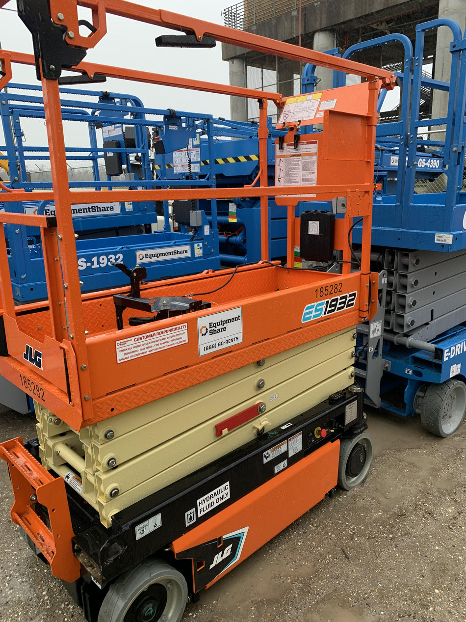 2021 JLG ES1932