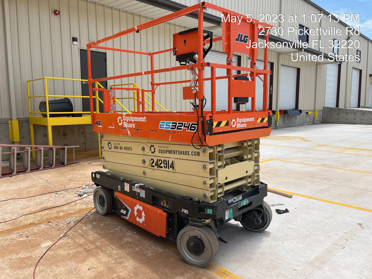2022 JLG ES3246