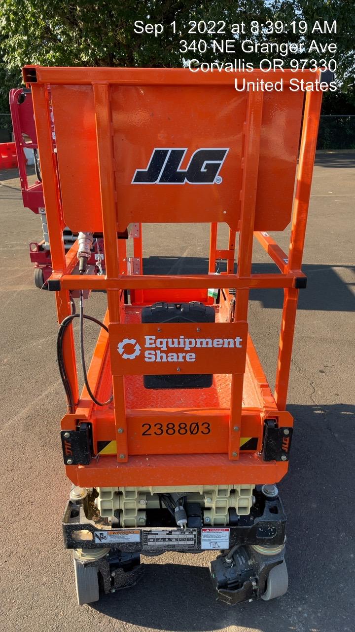 2022 JLG ES1330L