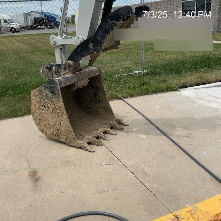 2025 TAKEUCHI 36" Bucket - Takeuchi