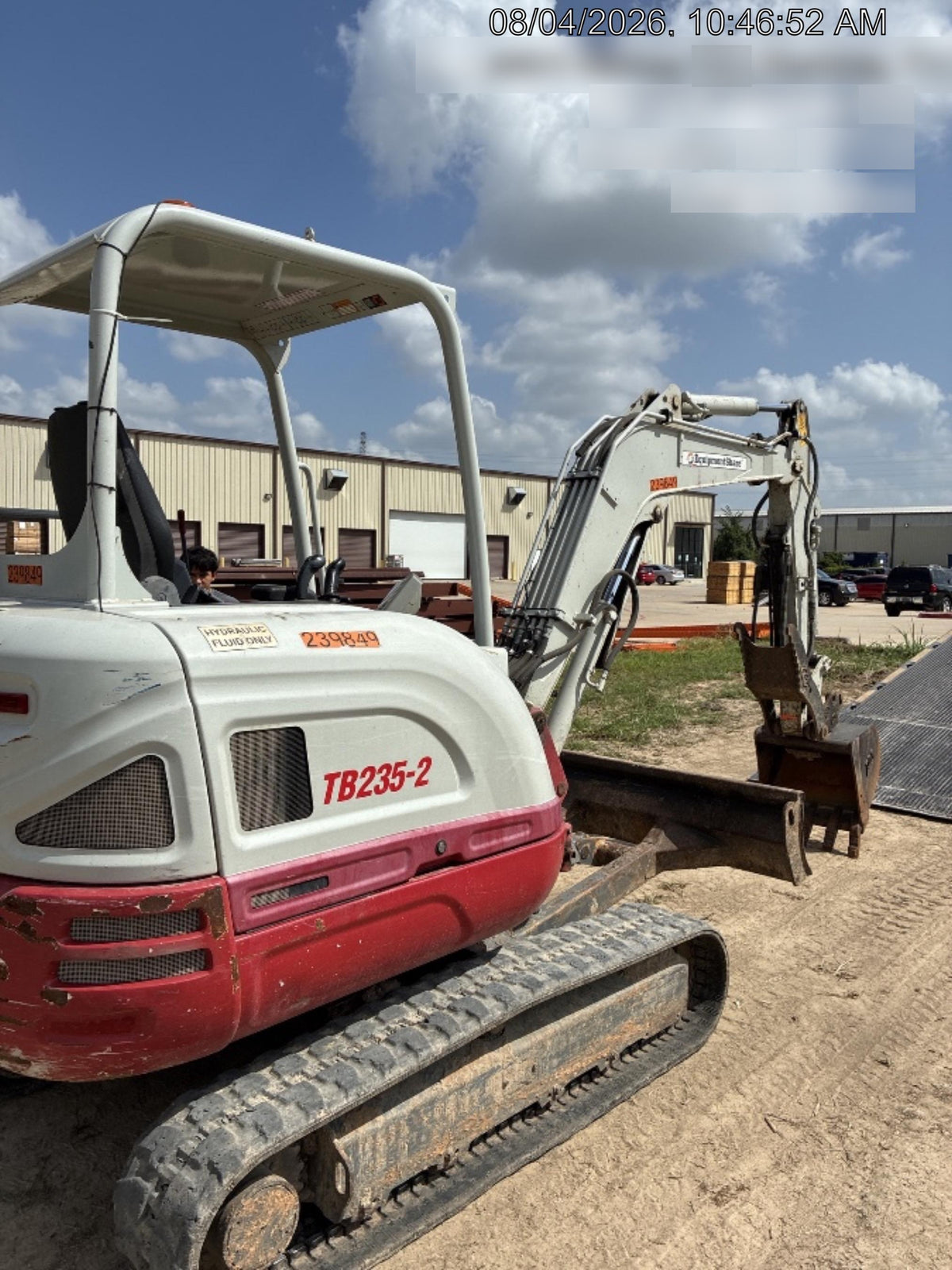 2022 TAKEUCHI TB235-2R