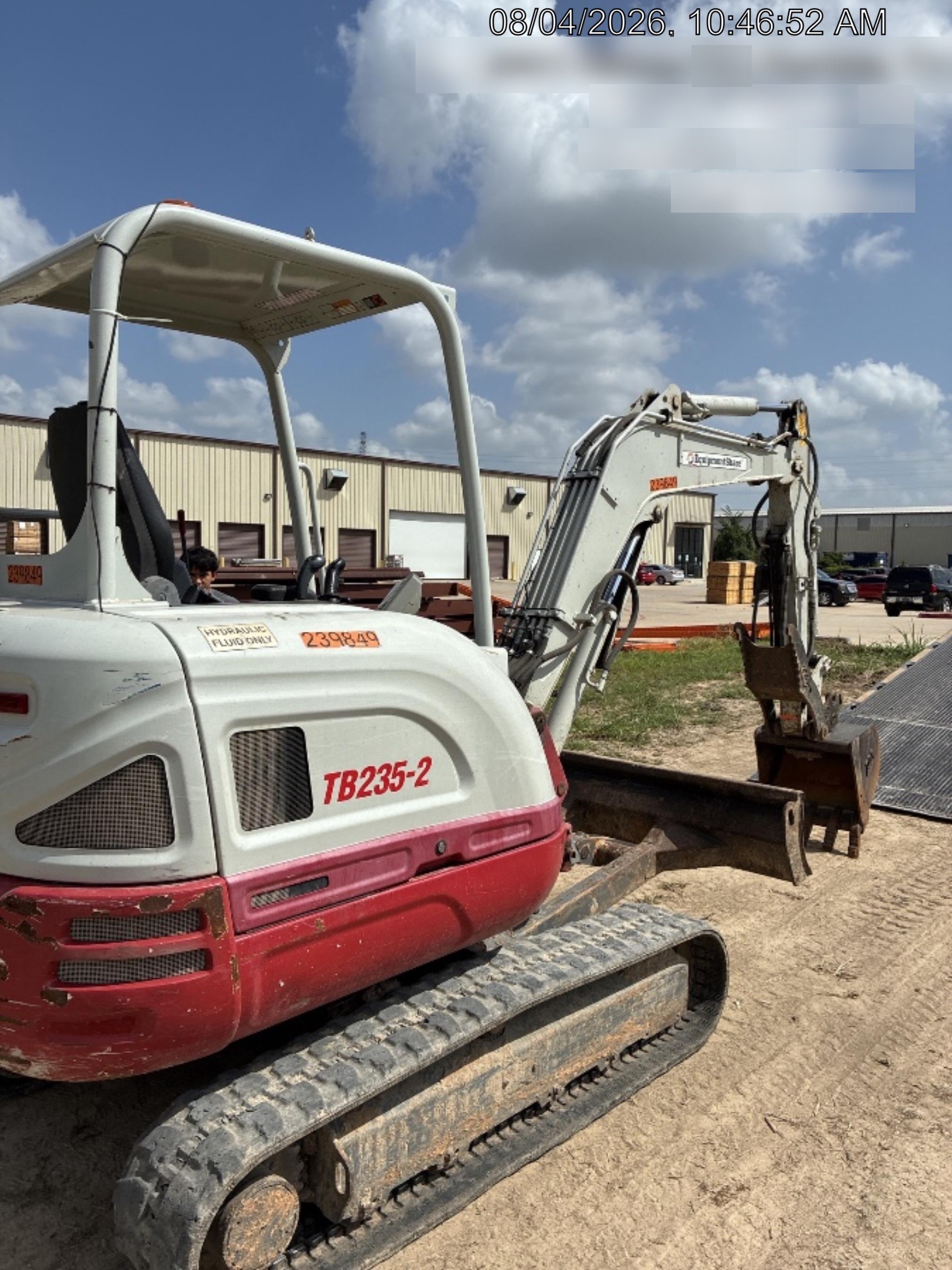 2022 TAKEUCHI TB235-2R