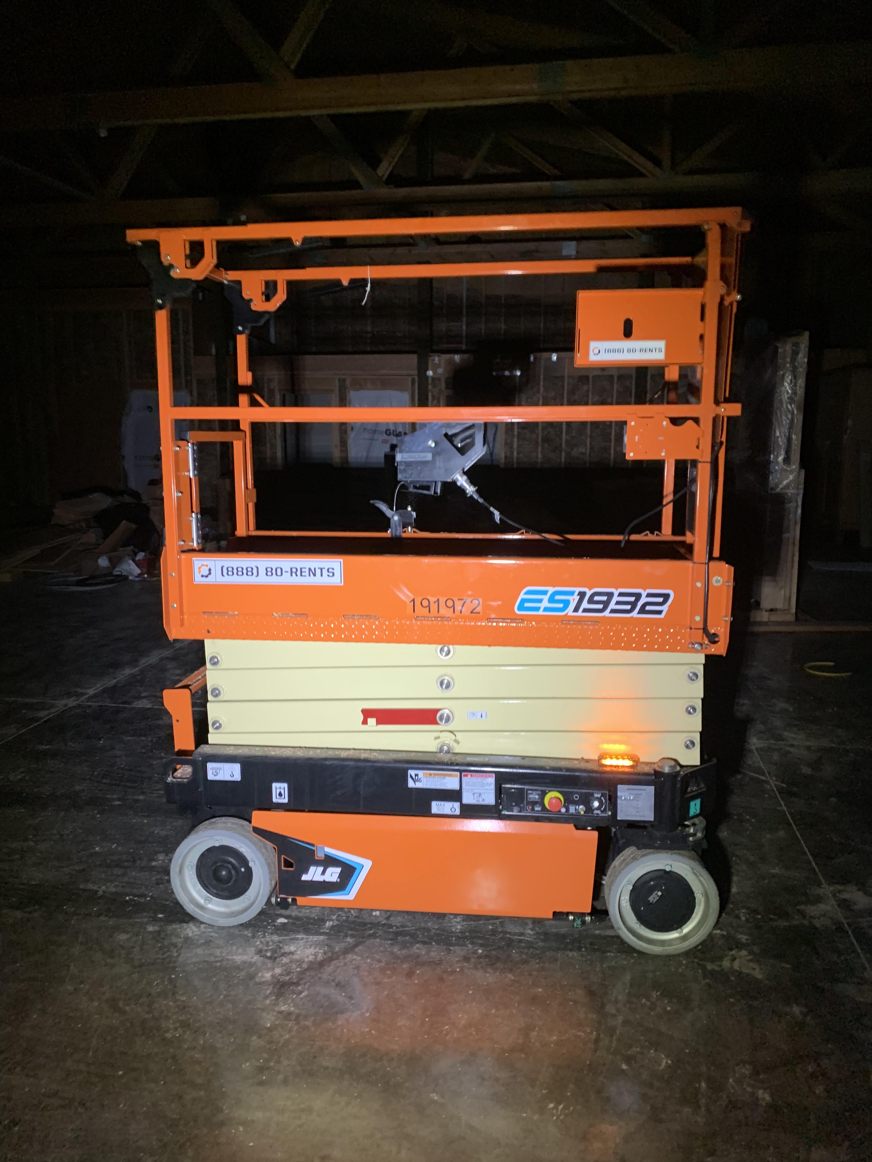 2021 JLG ES1932