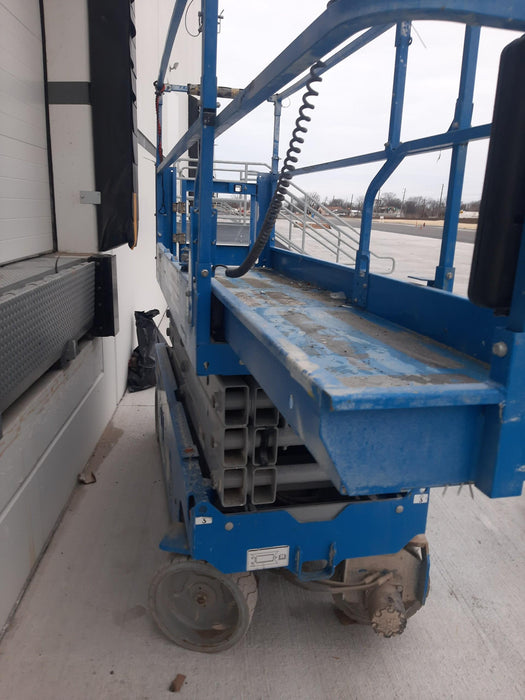 2019 Genie GS-2632 Folding rails with half height swing gate