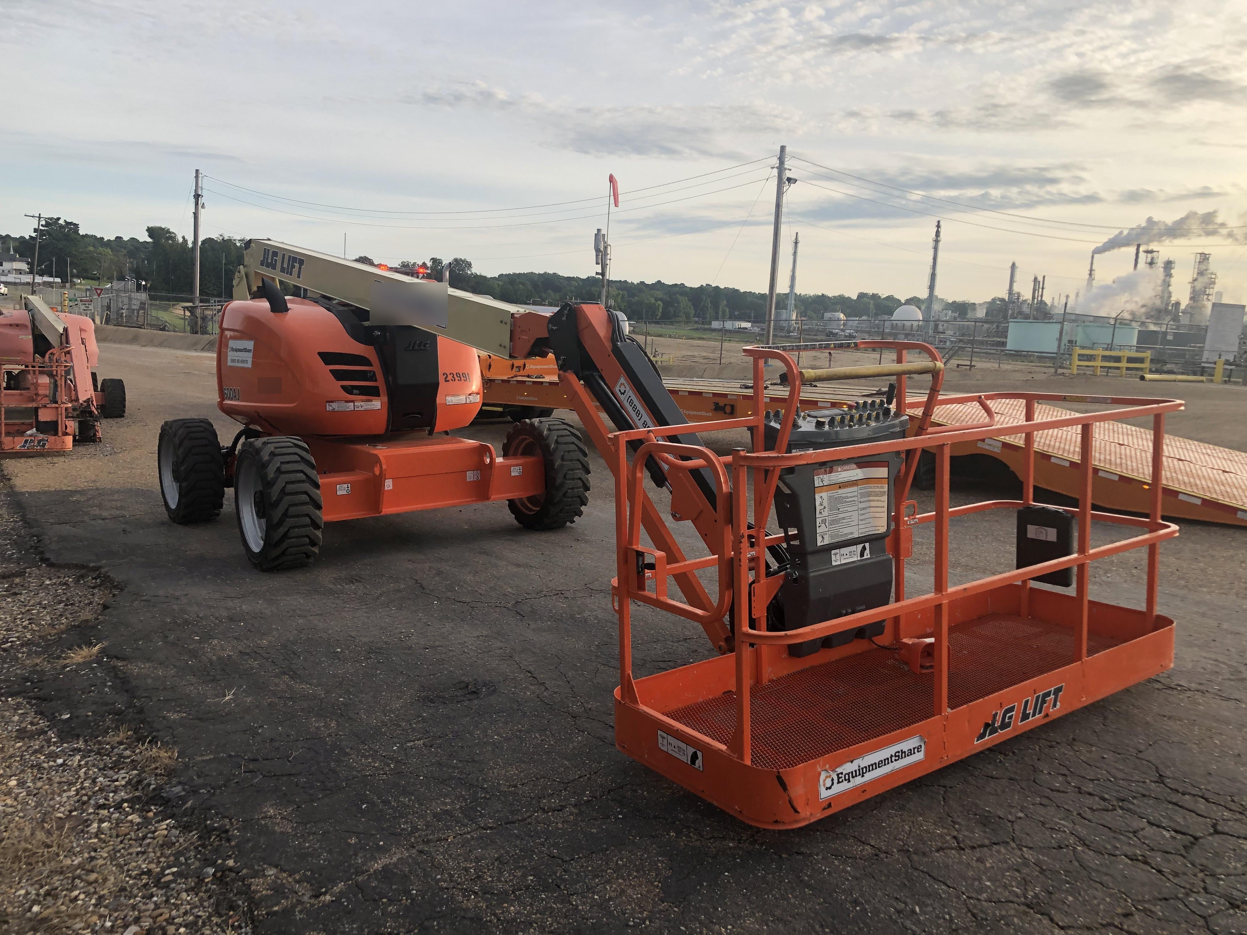 2019 JLG 600AJ