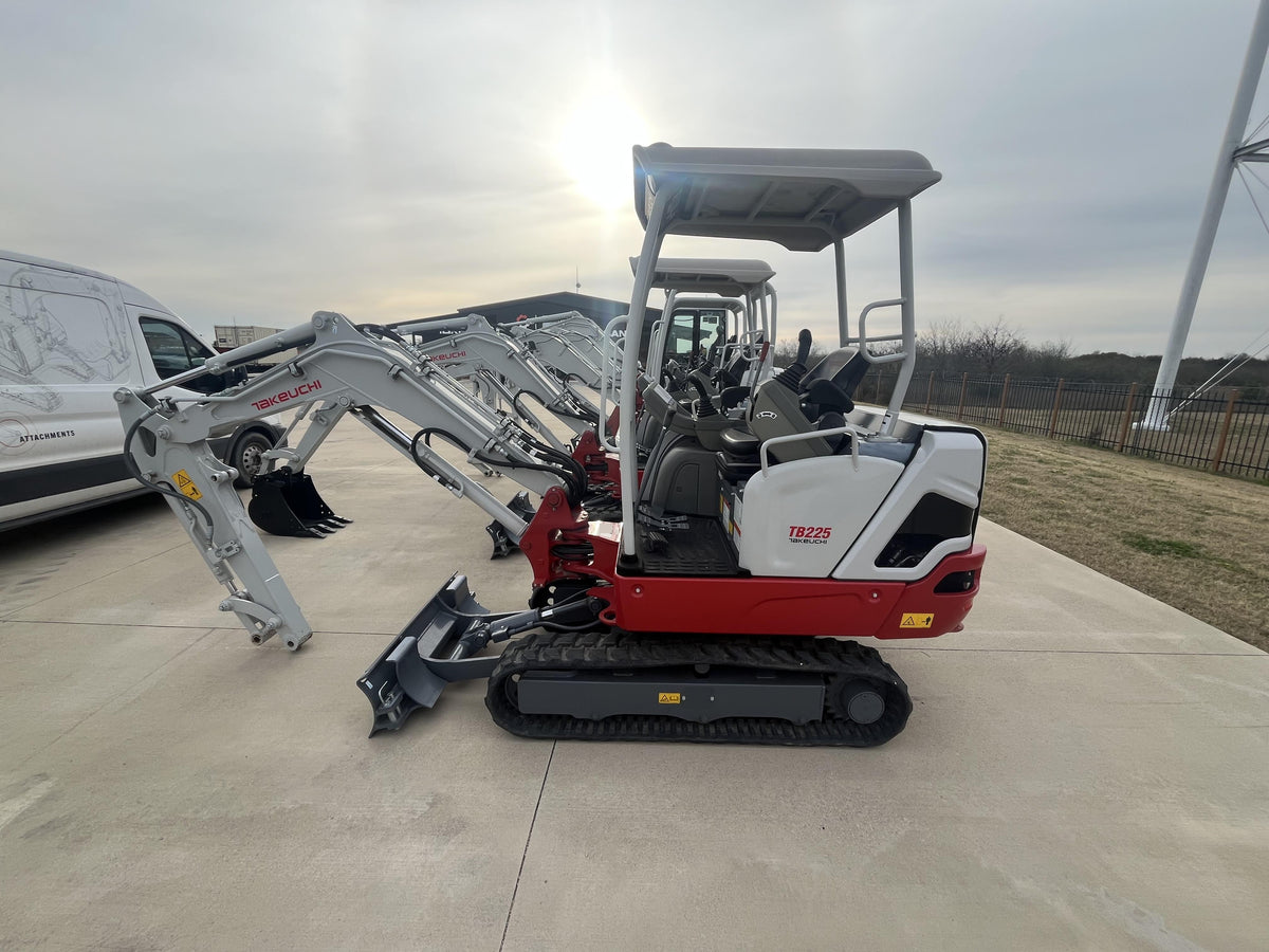 2023 TAKEUCHI TB225R