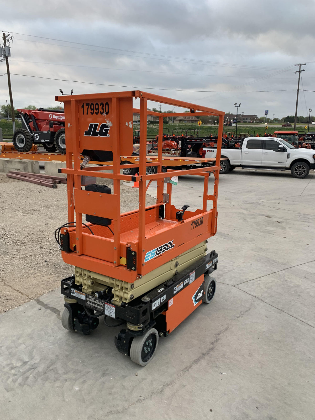 2021 JLG ES1330L