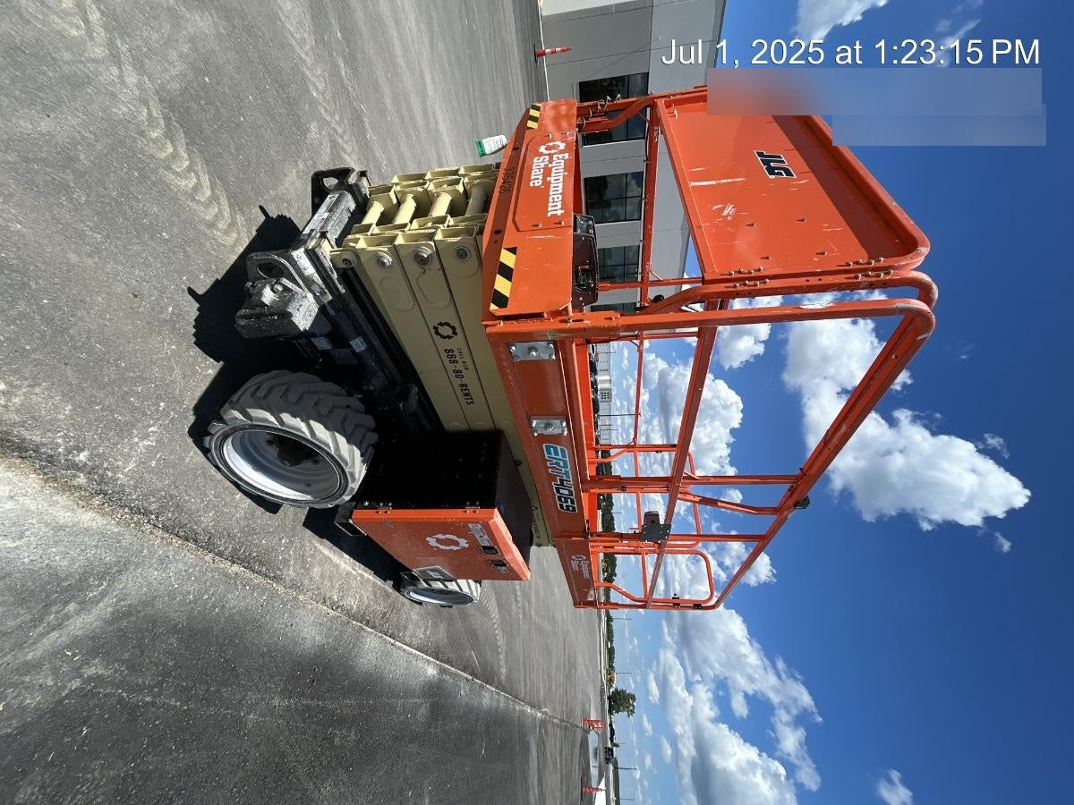 2023 JLG ERT4069