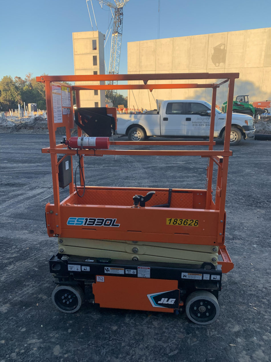 2021 JLG ES1330L