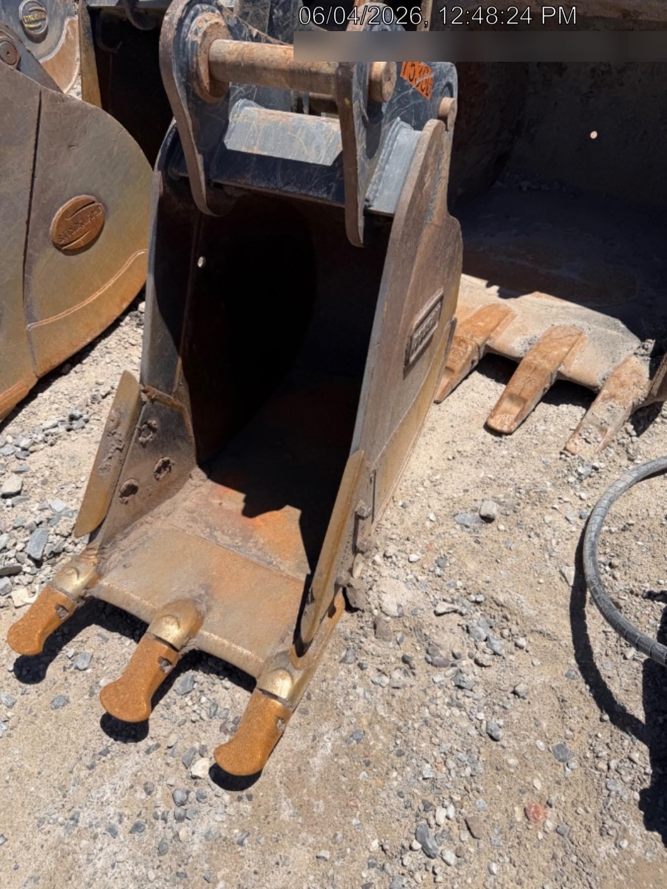 2020 DOOSAN 24" Bucket-Doosan