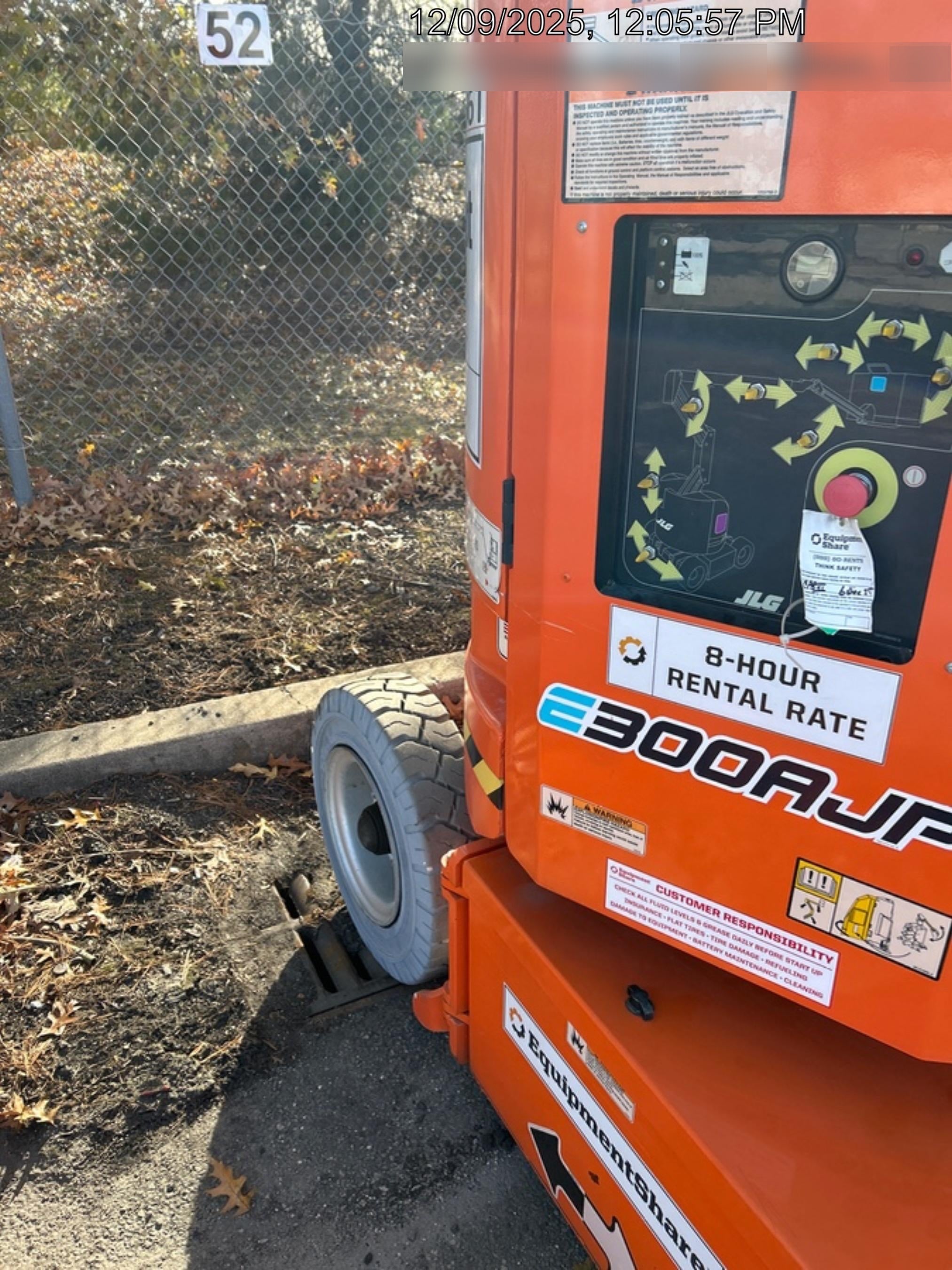 2022 JLG E300AJP